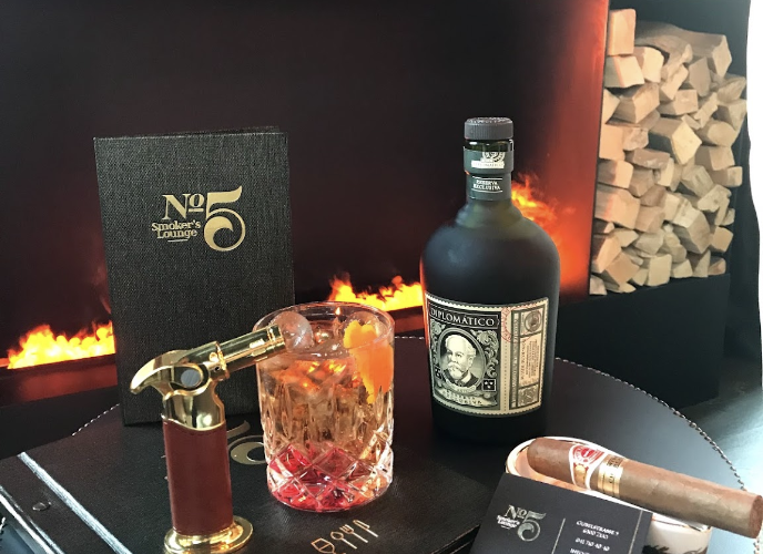 No5 Smoker‘s Lounge